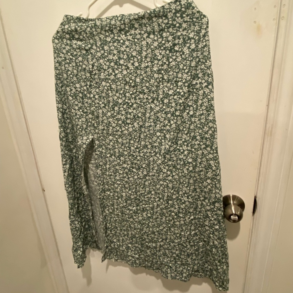 Skirt with slit